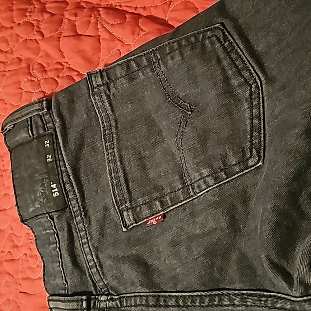 Levi's - Picture 2 of 3